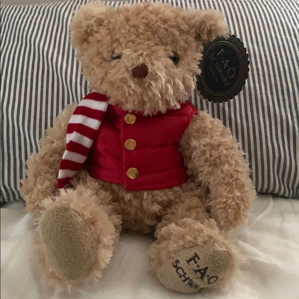 NWT FAO Schwartz 2019 Holiday Bear